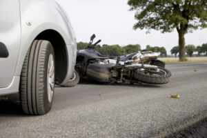 Soy parcialmente responsable de mi accidente de moto: ¿puedo reclamar una indemnización? 